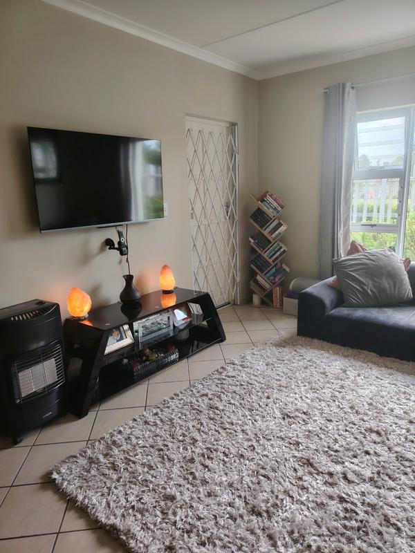 To Let 2 Bedroom Property for Rent in Buhrein Western Cape